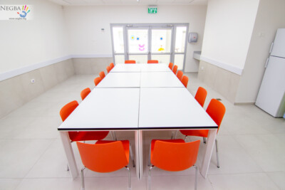 חדר ישיבה - עד 16 איש